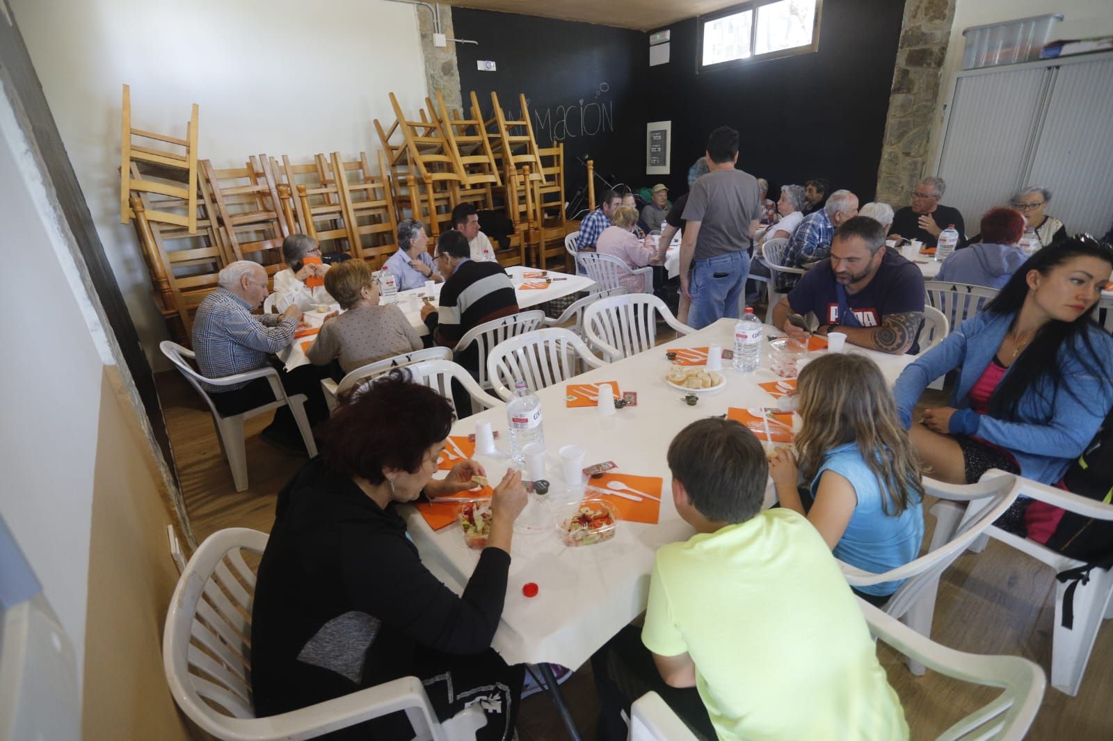 Vecinos desalojados en el camping Altomira de Navajas