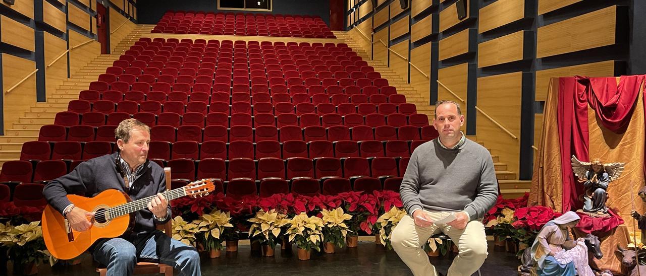 Los actos se presentaron en el teatro municipal con el acompañamiento de música de guitarra.