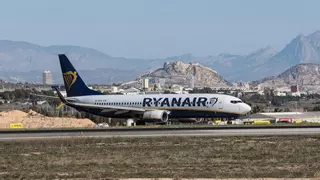 Los vuelos con salida desde Alicante sufren sus primeros retrasos