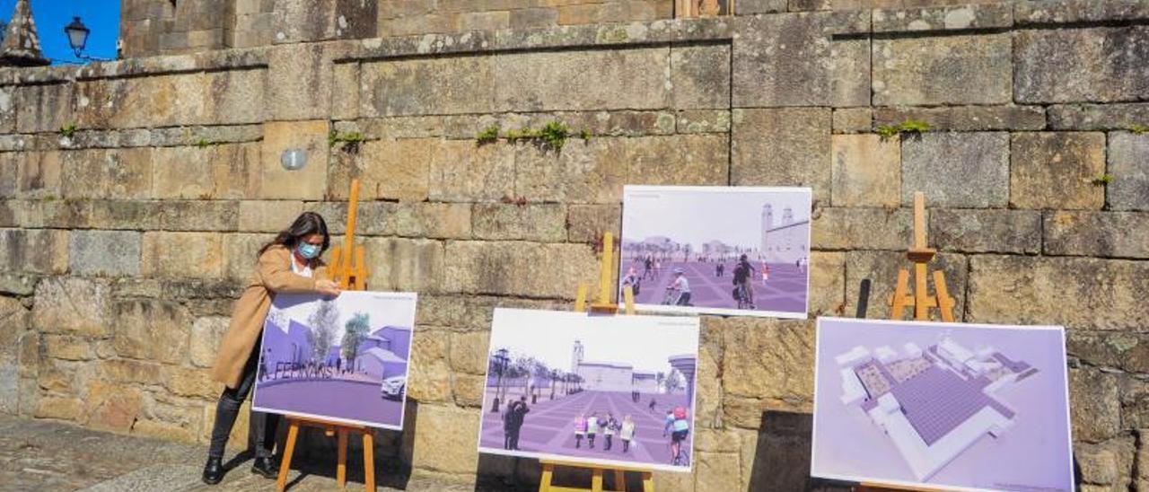 La arquitecta Paula Alfonso, en la zona donde se pretende reconstruir la escalinata. |   // IÑAKI ABELLA