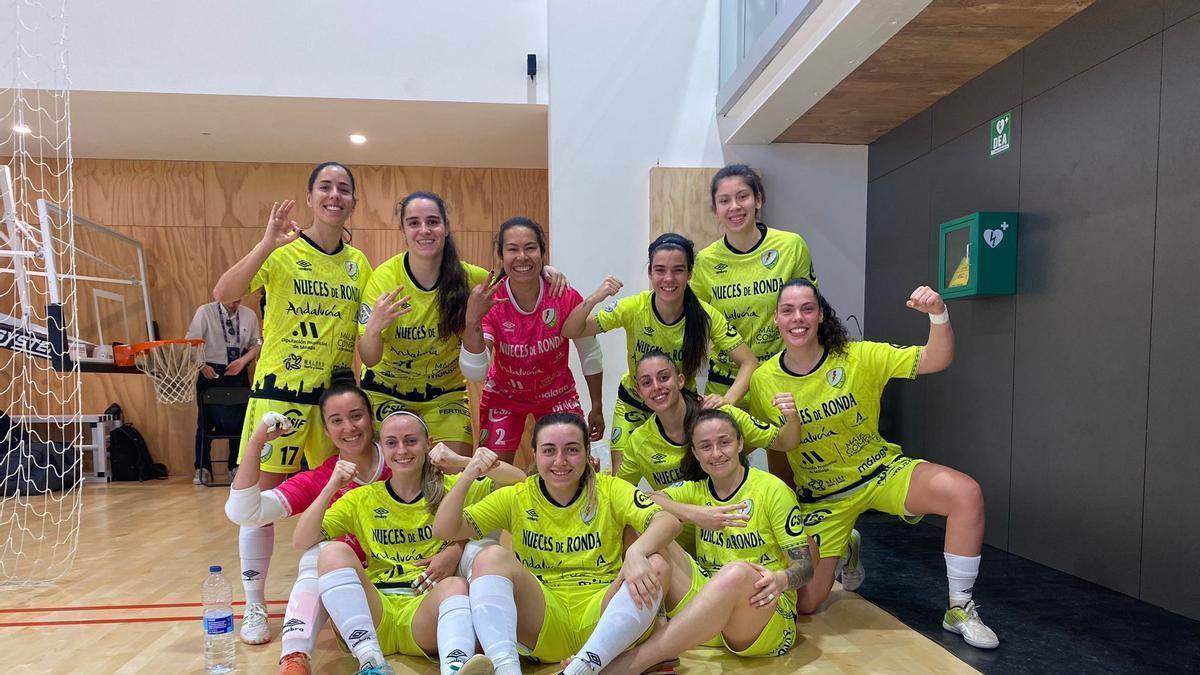 El Nueces de Ronda Atlético Torcal celebra su victoria ante Le Corts.