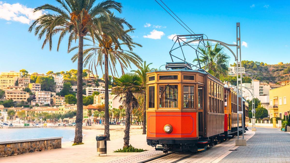 Es uno de los trenes históricos más bonitos de España, y todavía sigue funcionando.