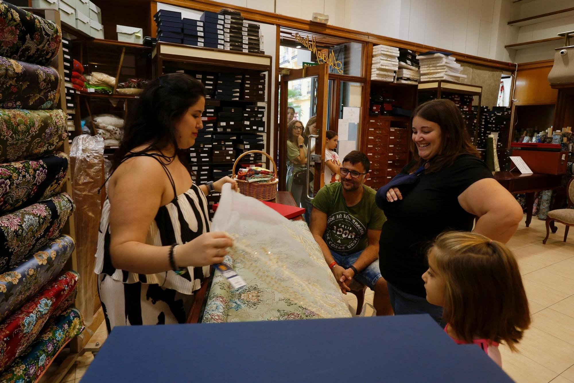 Colas en las tiendas de indumentaria valenciana