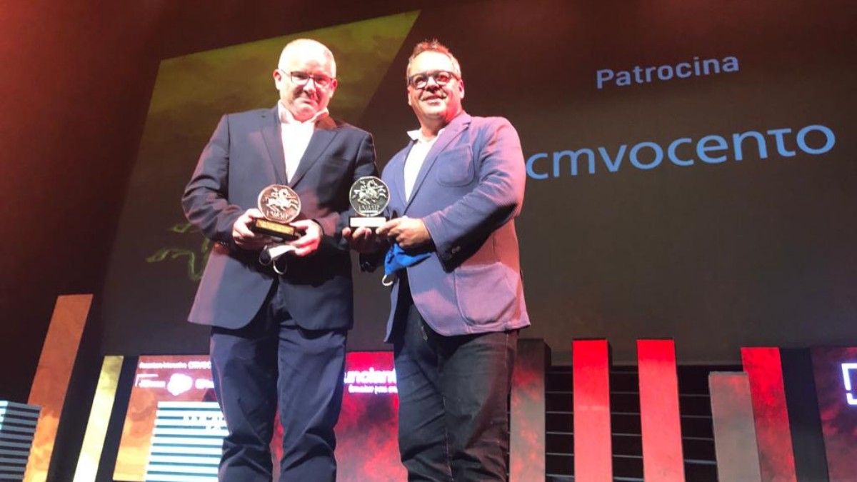 Lluís Carrasco recibiendo el premio