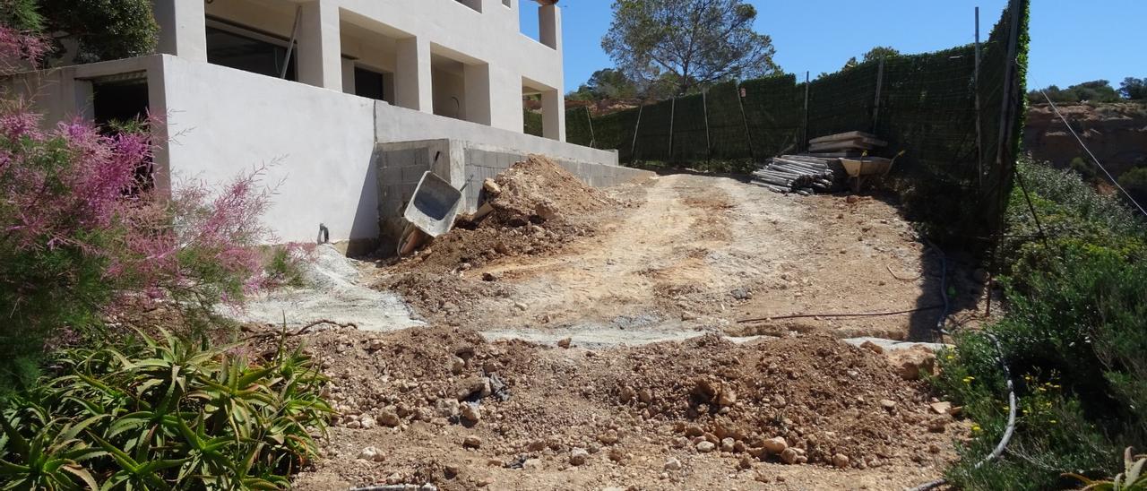 Las obras ilegales en un chalé situado en la zona de Porroig.