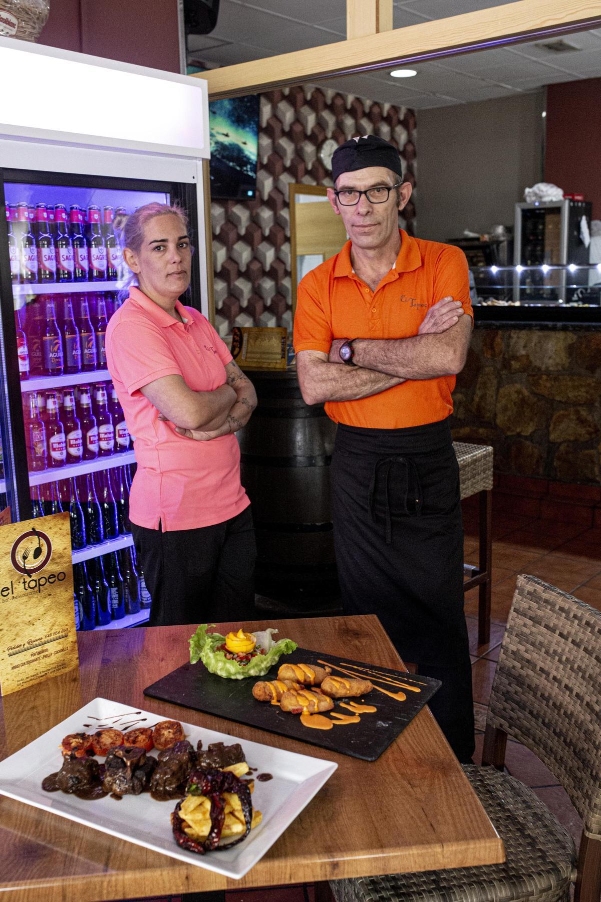 CACERES. CAMARERA Y CHEF. BAR TAPEO.