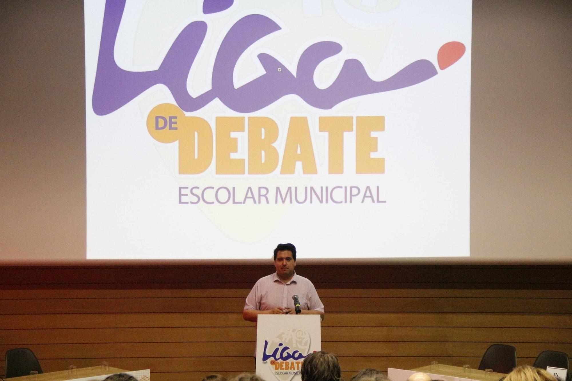 La semifinal de la Liga de Debate Escolar Municipal de Gijón, en imágenes