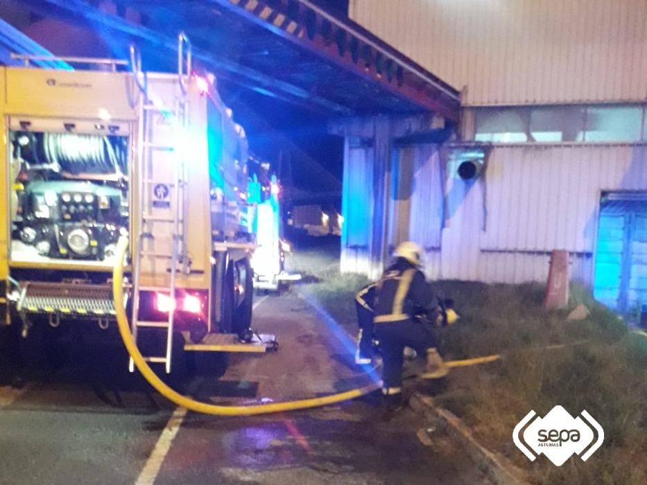 Incendio industrial en Saint Gobain, en Avilés