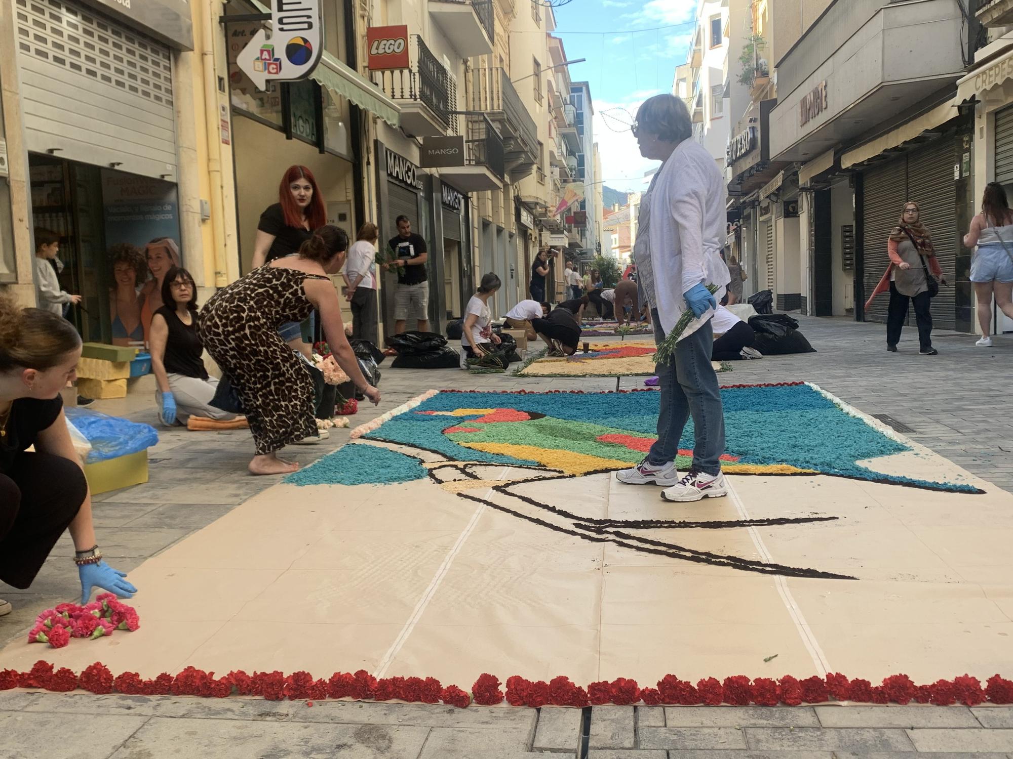 Roses llueix amb les Catifes de Corpus