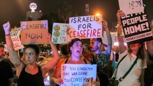 Manifestación en Tel Aviv para reclamar al Gobierno de Netanyahu que declare un alto el fuego para negociar la liberación de rehenes, el pasado sábado.