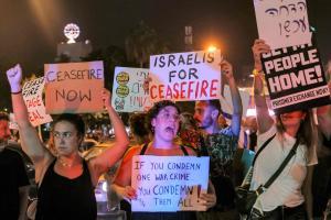 Manifestación en Tel Aviv para reclamar al Gobierno de Netanyahu que declare un alto el fuego para negociar la liberación de rehenes, el pasado sábado.