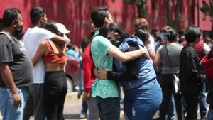 Personas desalojadas en México DF por alerta sísmica