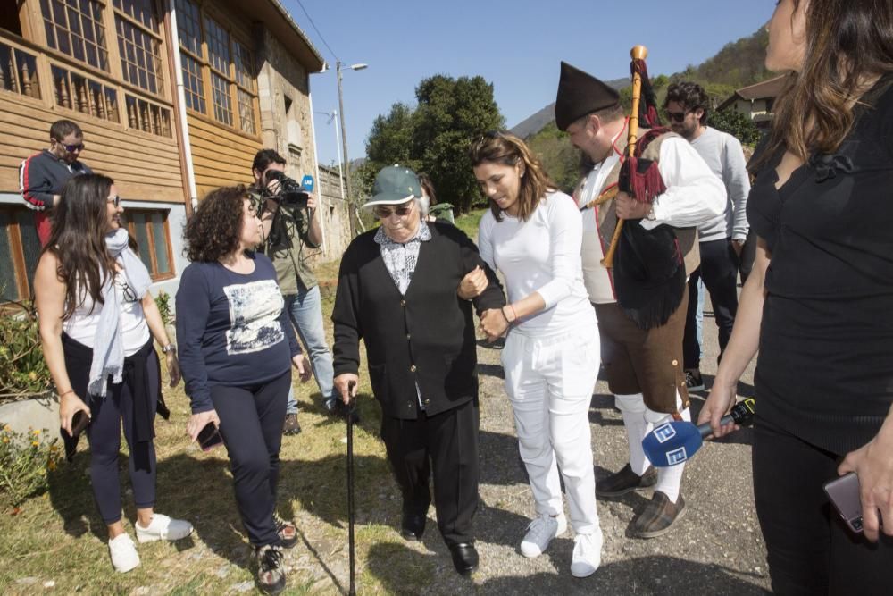 Eva Longoria visita su edén asturiano