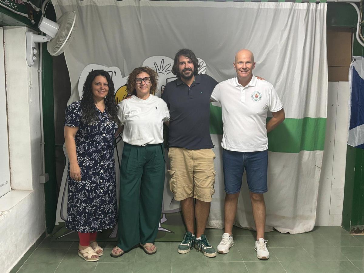 De izquierda a derecha; Carmen Rivero (secretaria), Laura Dandela (primer vocal), Antonio Brotons (presidente) y David Lloyd (segundo vocal)