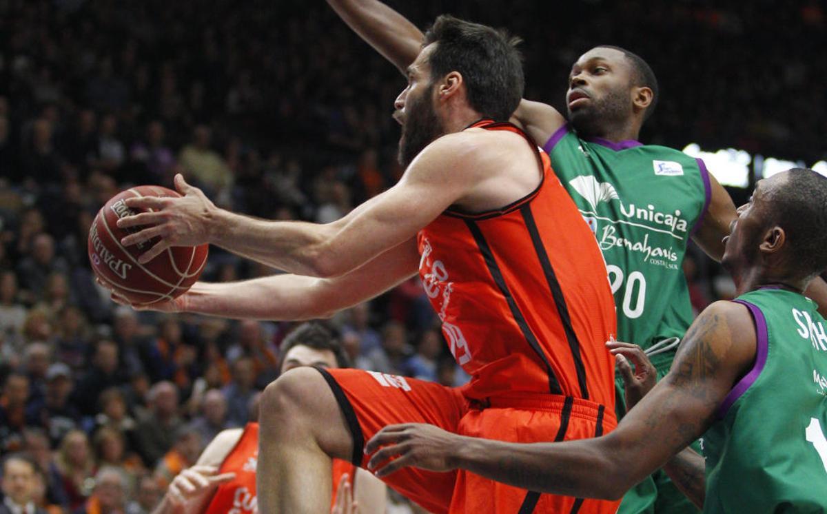 Golpe moral  al Unicaja del líder de la liga