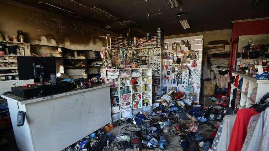 Interior de la mercería calcinada. // G. Santos