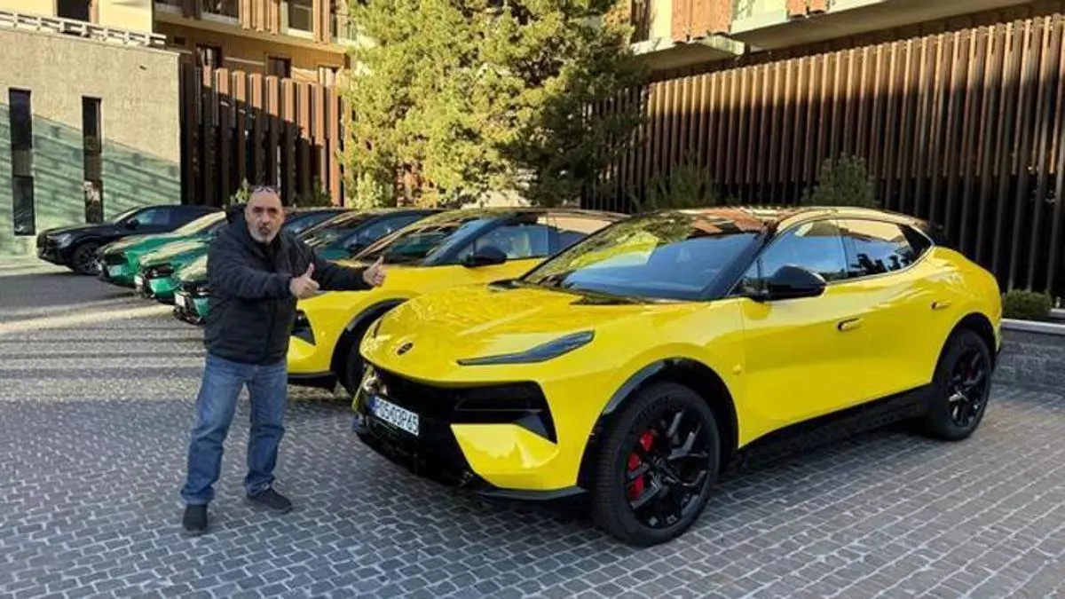 Lotus Eletre X: con 1000 CV y 300 kilómetros en modo eléctrico