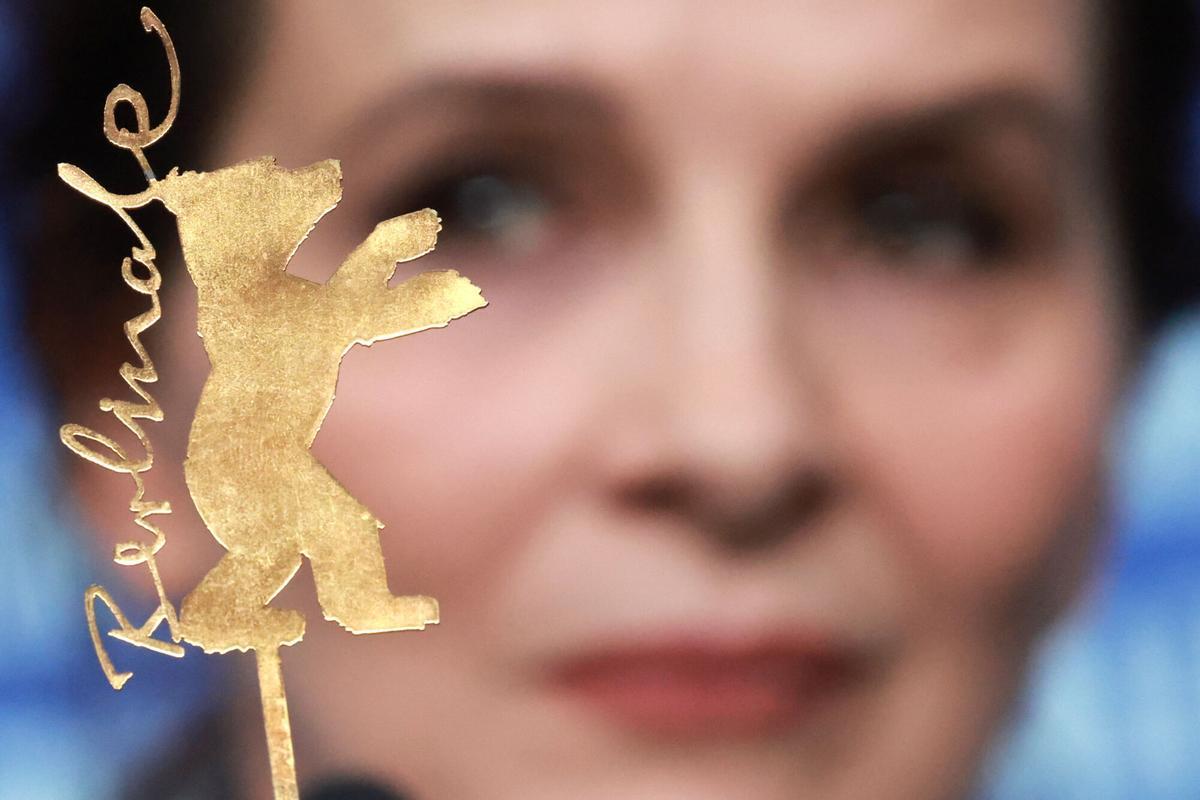 Juliette Binoche asiste a la rueda de prensa de 'Queen At Sea' durante el 76.º Festival Internacional de Cine de Berlín, en Berlín, Alemania, este martes.