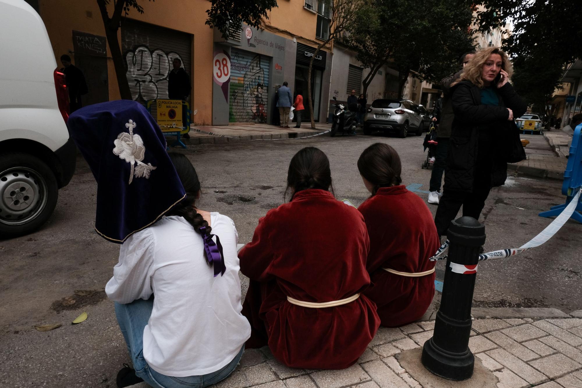 Tristeza en la casa hermandad de Zamarrilla, tras anunciarse la suspensión de la salida procesional del Jueves Santo.