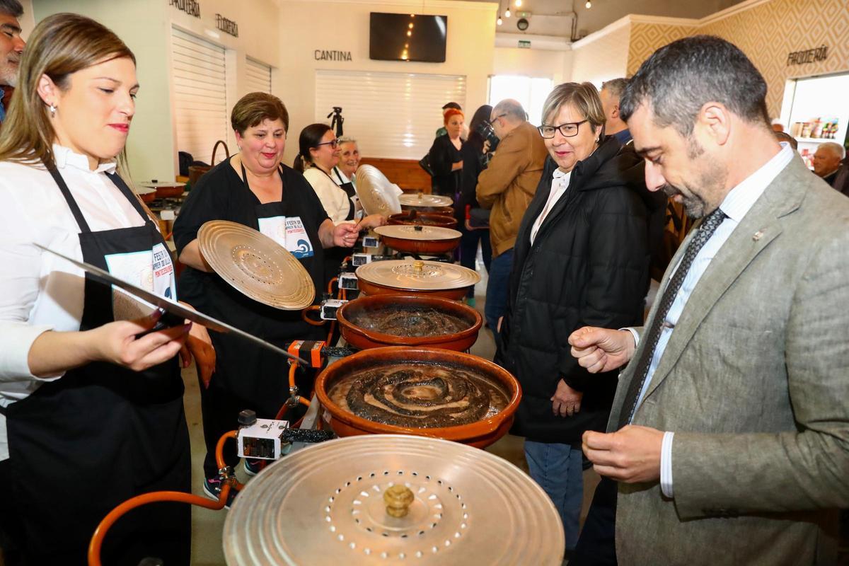 Las cocinas de la última Festa da Lamprea de Pontecesures, celebrada en 2023, ubicadas en la plaza de abastos, donde este año habrá un «showcooking».