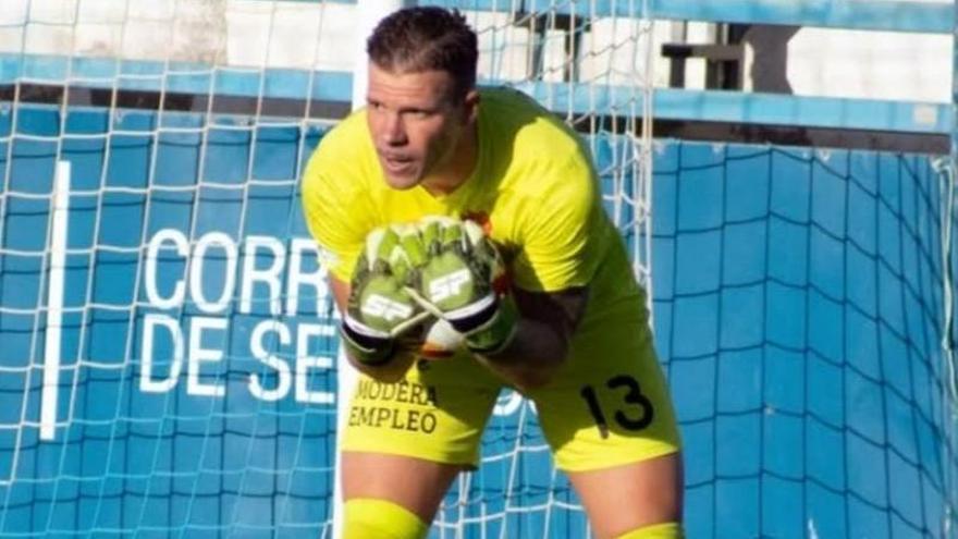 El Águilas FC cierra la renovación del meta Salcedo