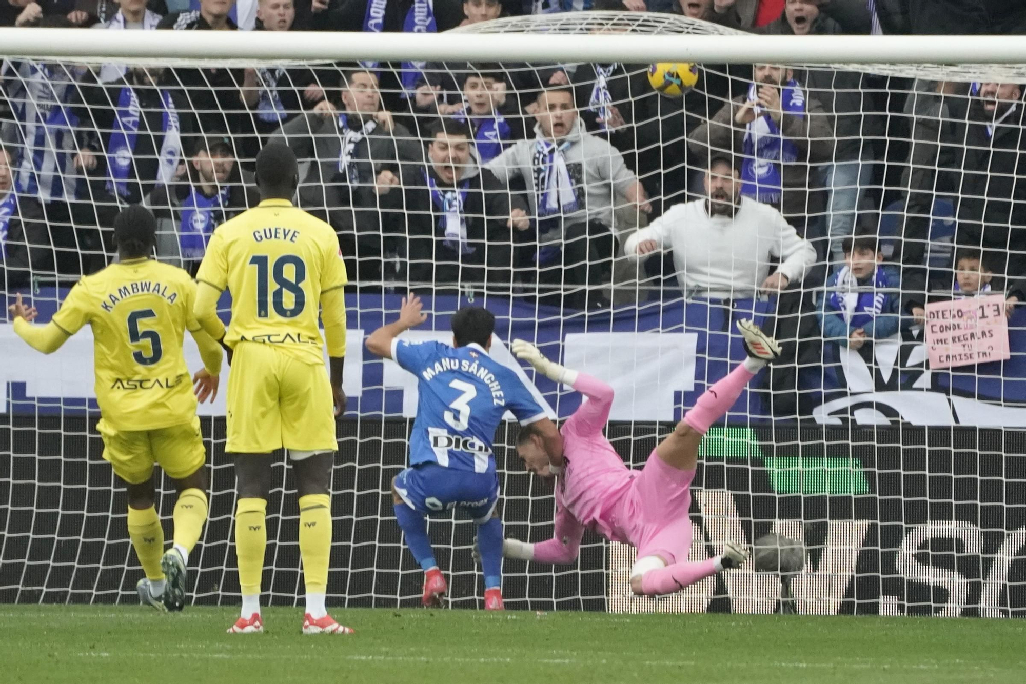 1-0. El Alavés enseña los dientes al Villarreal en la primera parte