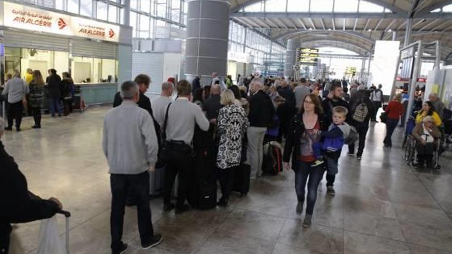 Una huelga de controladores deja en tierra a 5.000 pasajeros