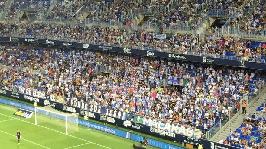 La afición blanquiazul, en el estreno liguero en La Rosaleda