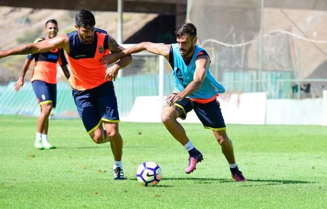 Entrenamiento UD Las Palmas en Barranco Seco ...