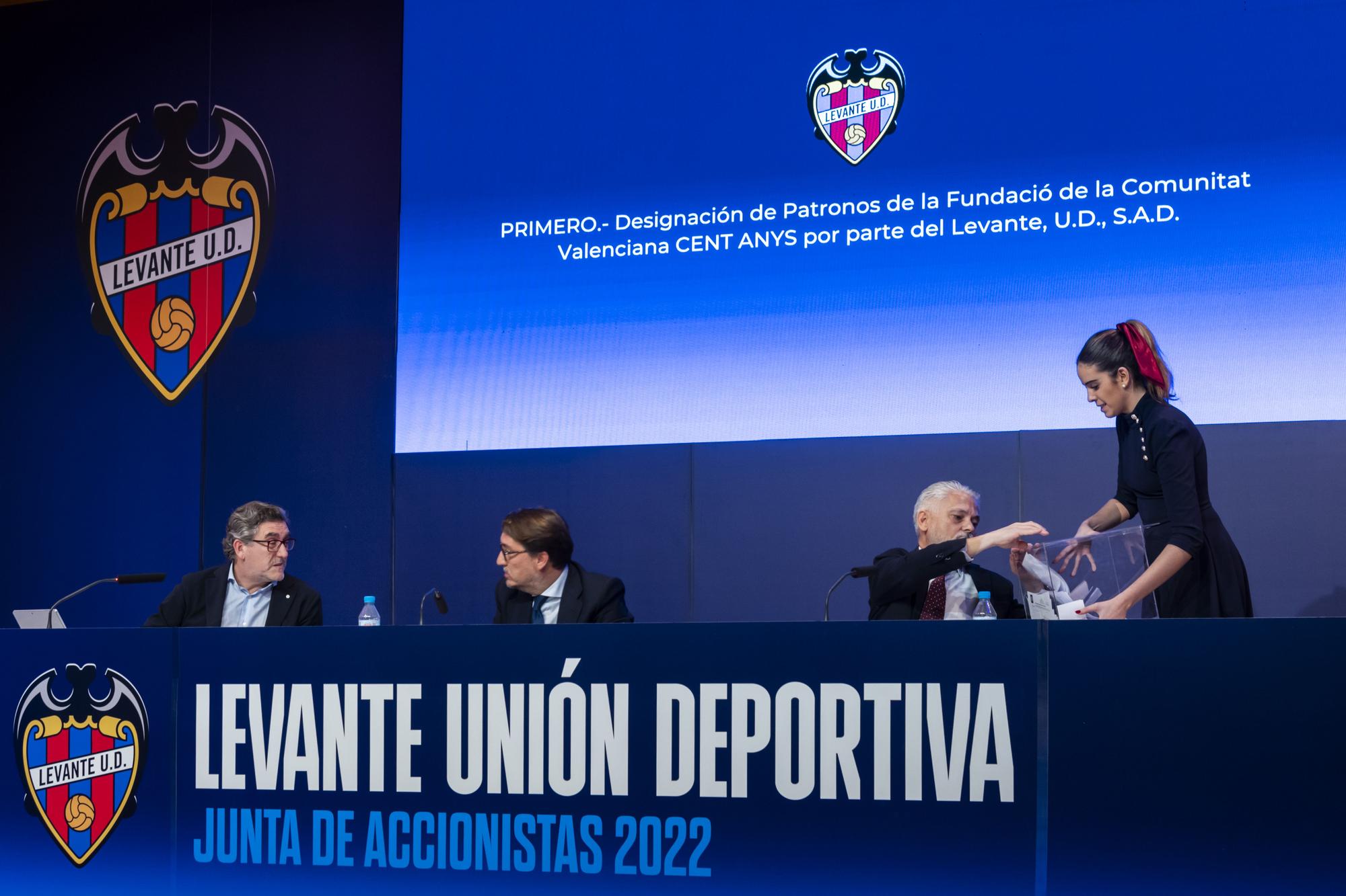 La Junta General de Accionistas del Levante UD, en imágenes