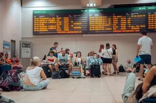 Renfe cifra en 13.700 los viajeros afectados por el descarrilamiento de un tren en Madrid