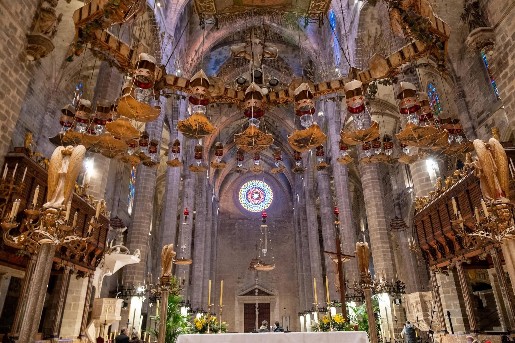 "Magische Acht" in der Kathedrale: Spektakel von Wolken unterbrochen