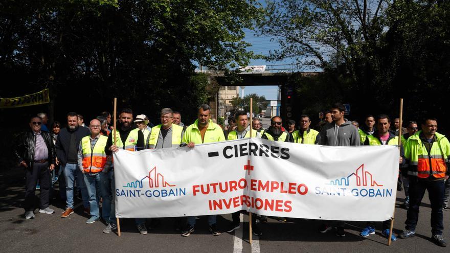 Jonás Fernández se compromete a llevar a Bruselas la crisis del vidrio