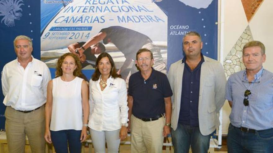 Bernardo Ferreira, Mimi González, Mafalda Jardim, Óscar Bergasa, Juan F. Díez  y Carmelo Mujica, ayer, en el Náutico. | lp / dlp