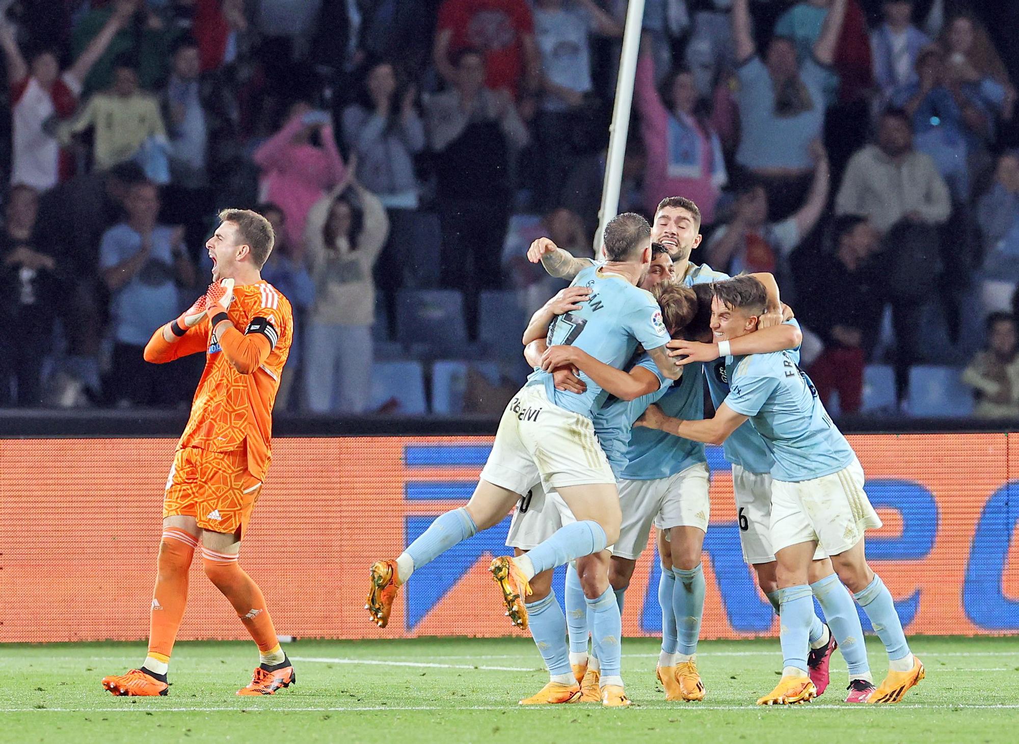 Lágrimas de felicidad en Balaídos: otro final de temporada agónico del Celta