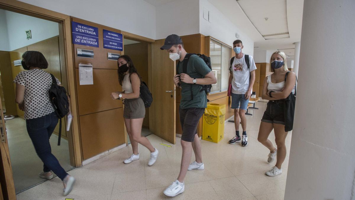 Estudiantes en la Universidad de Alicante