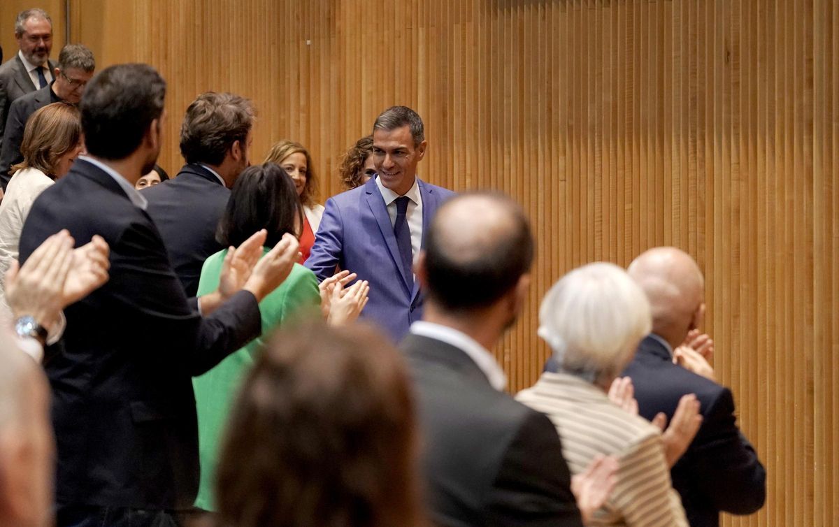 Sánchez acusa Ayuso de «desviar» diners públics a Quirón i multiplicar ingressos a «aconseguidors com González Amador» Sánchez acusa Ayuso de «desviar» diners públics a Quirón i multiplicar ingressos a «aconseguidors com González Amador»