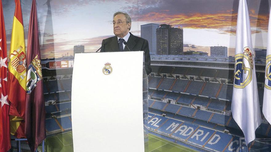 Florentino Pérez, ayer, durante su discurso a la prensa. // Ángel Díaz