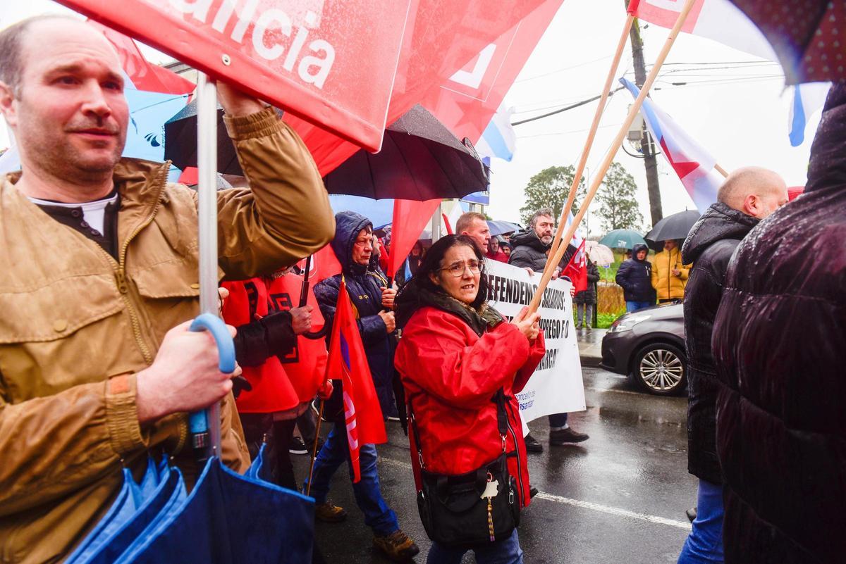 Manifestación de los trabajadores de Losán y Aserpal de Vilasantar a Curtis Manifestación de los trabajadores de Losán y Aserpal de Vilasantar a Curtis