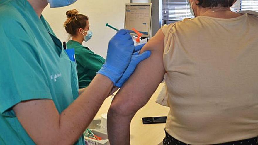 PSOE e IU Benavente piden acceso universal para las vacunas contra el COVID-19