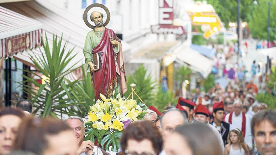 Procesión del patrón durante las fiestas de 2015.