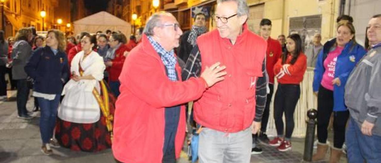 Juanjo García, a la derecha, con el presidente de Sanchis Bergón durante la «plantà».