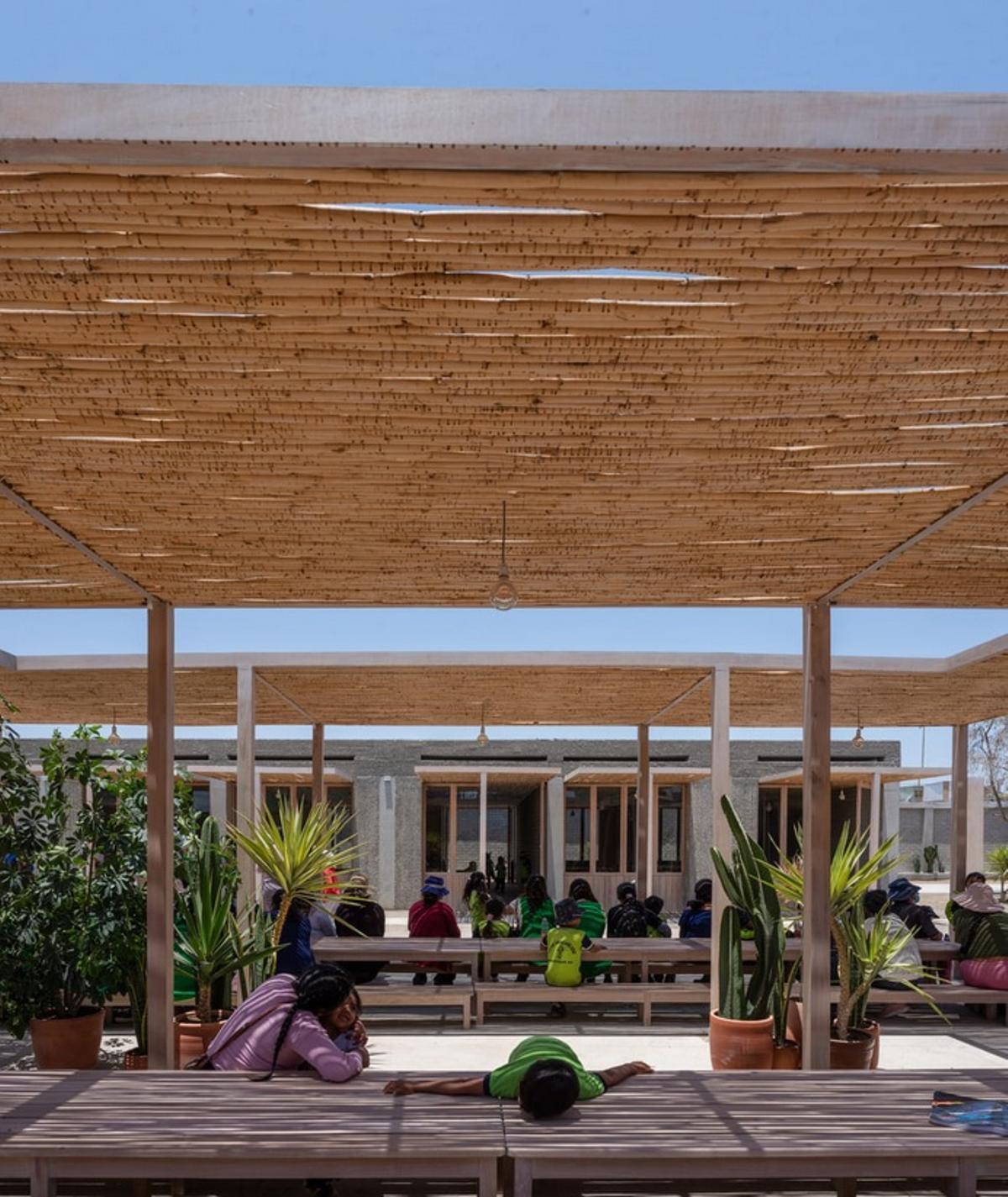 Escola en Perú deseñado por arquitectos galegos.