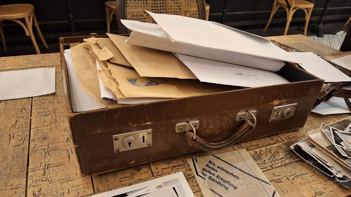Varias de las imágenes encontradas en una maleta en Madrid, que contenía en torno a 500 fotografías inéditas del Premio Nobel sevillano Vicente Aleixandre