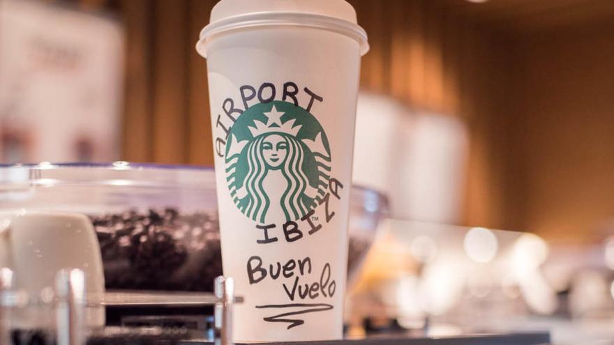 Inaugurado el primer Starbucks de Ibiza