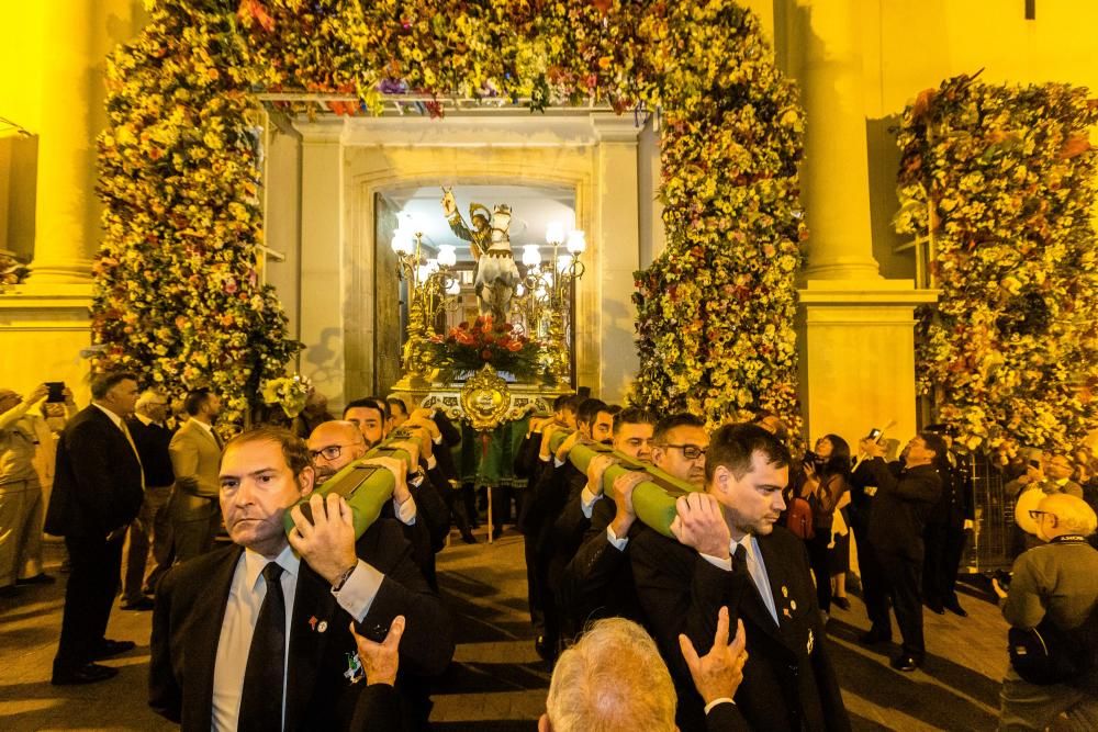 Las calles se llenan de gente en la procesión de San Jaime