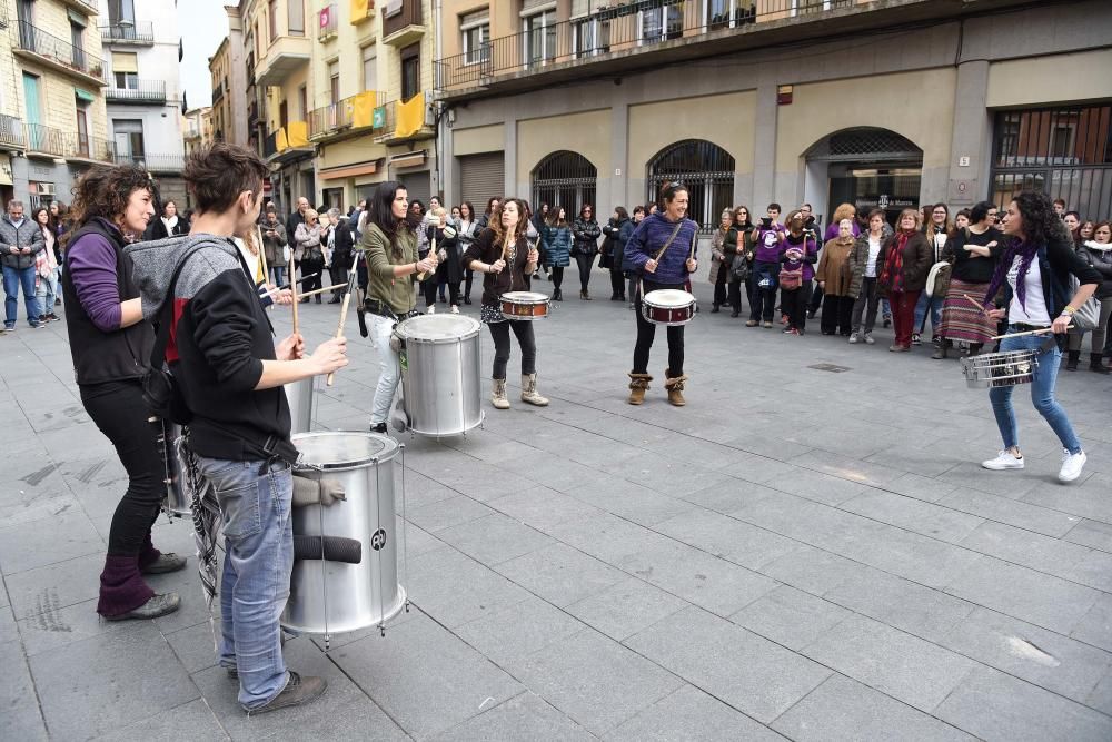 Commemoració del Dia de la Dona a la plaça Major de Manresa