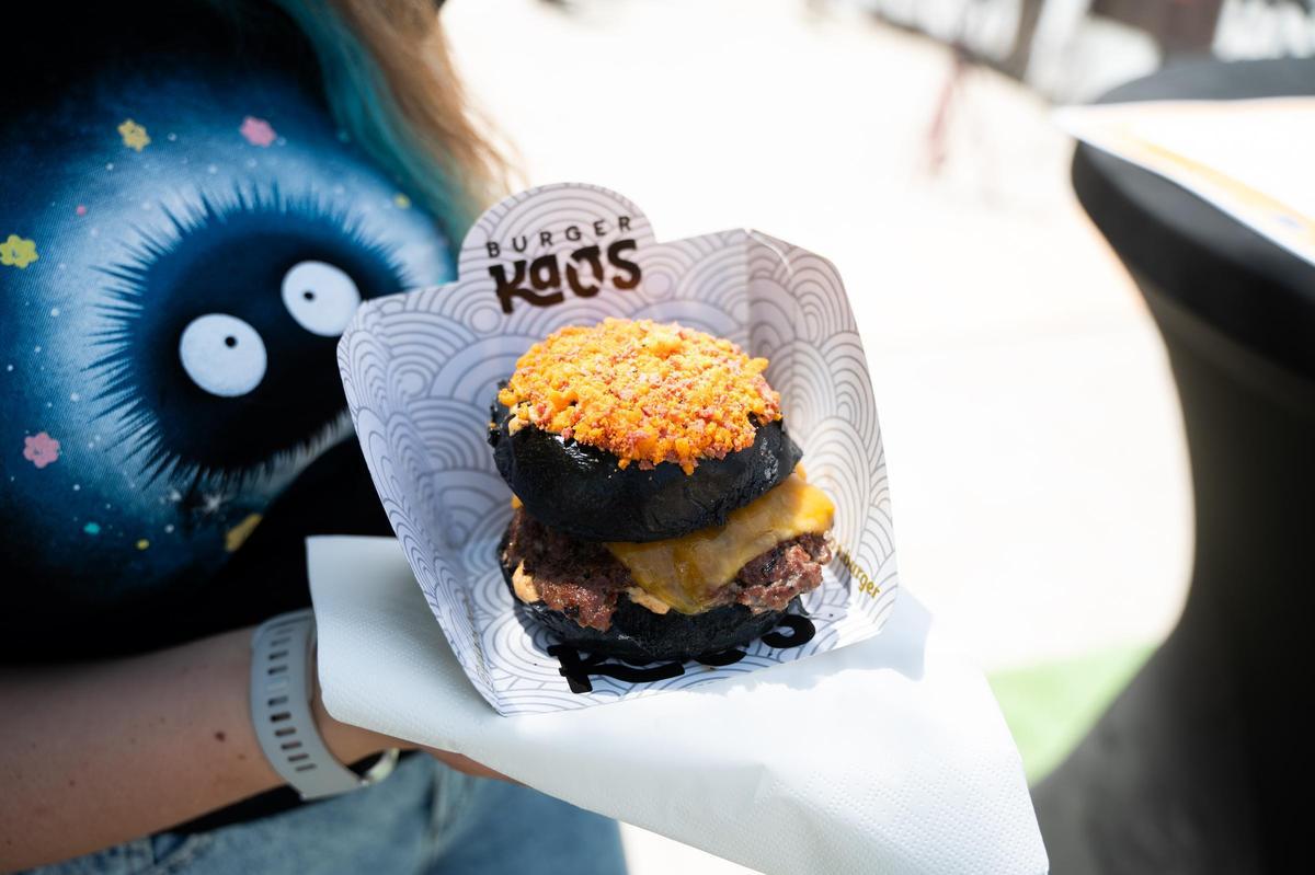 Galería | Así fue el evento de hamburguesas y tartas de queso en el parque Padre Pacífico de Cáceres