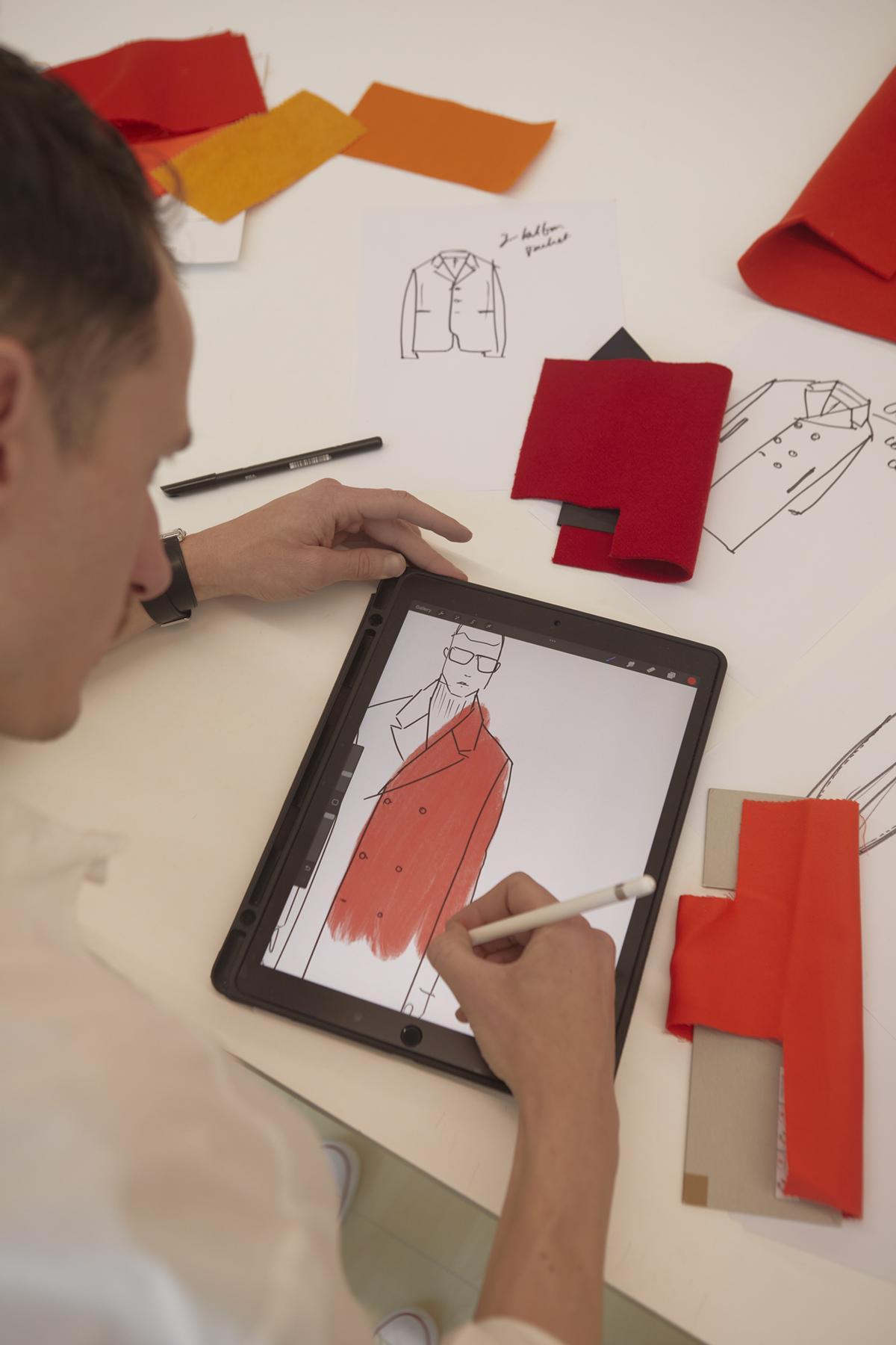 diseñador de inditex realizando bocetos
