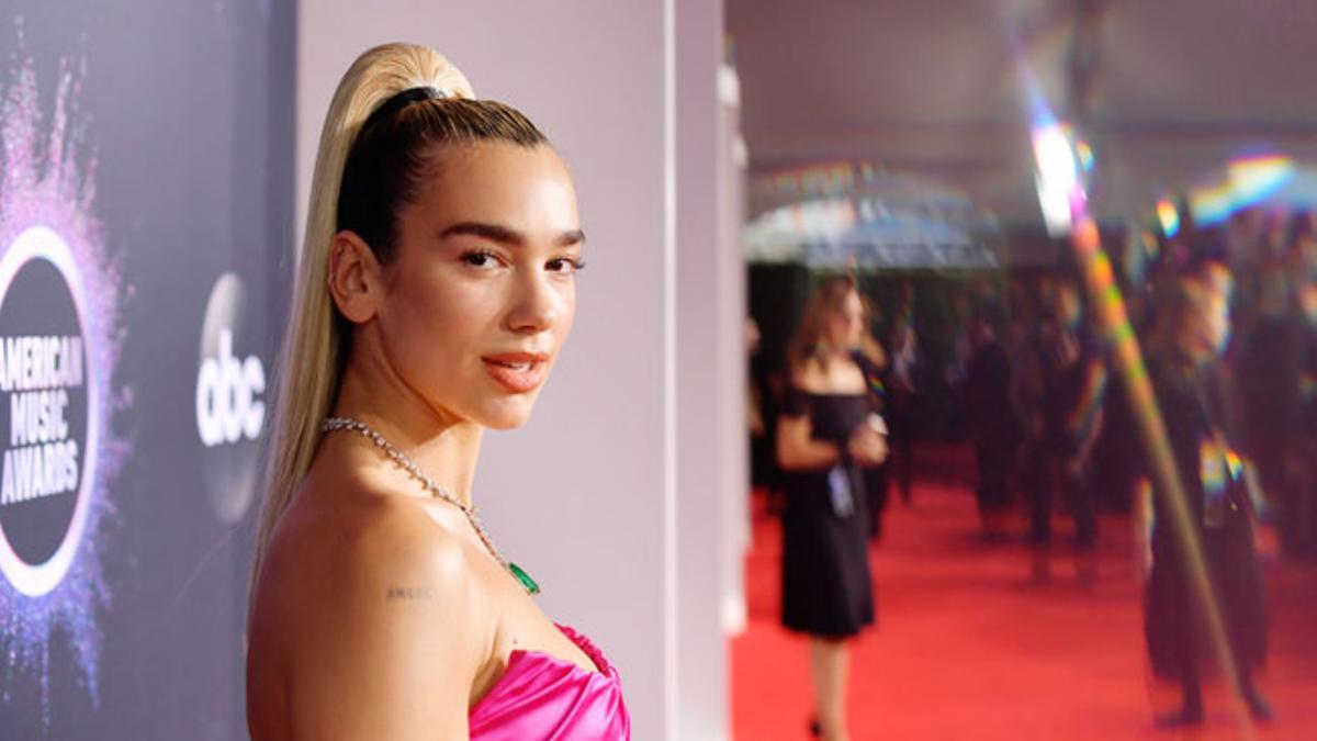 La coleta alta de Dua Lipa en los AMAs 2019